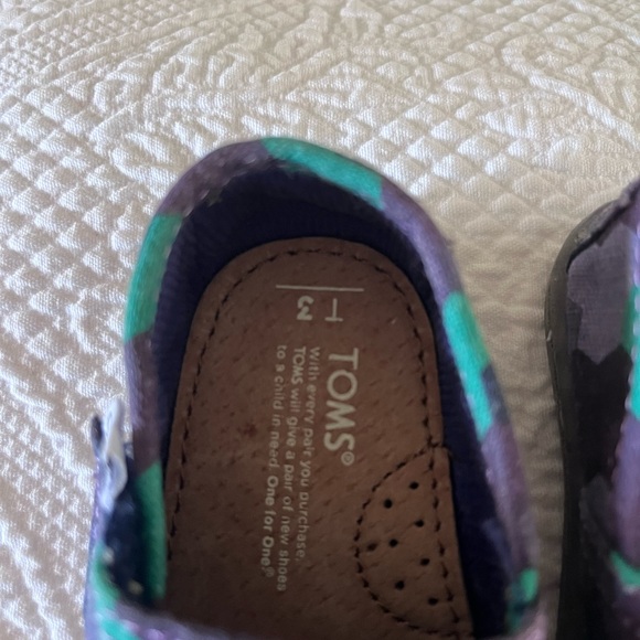 💜💚TOM’S Unisex Infant Shoes. Canvas Upper. Velcro Closure. Size 3. Super Cute. - Picture 10 of 11
